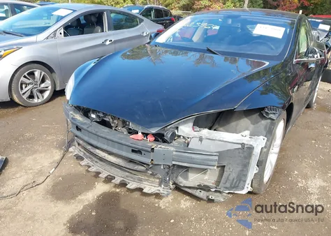 2013 Tesla Model S z USA, uszkodzony, nr VIN 5YJSA1AC7DFP10623